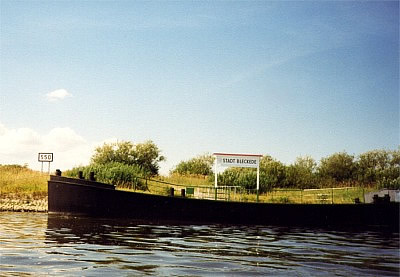 ELBE-km 550 - Schiffsanlegestelle der Stadt Bleckede (1999)